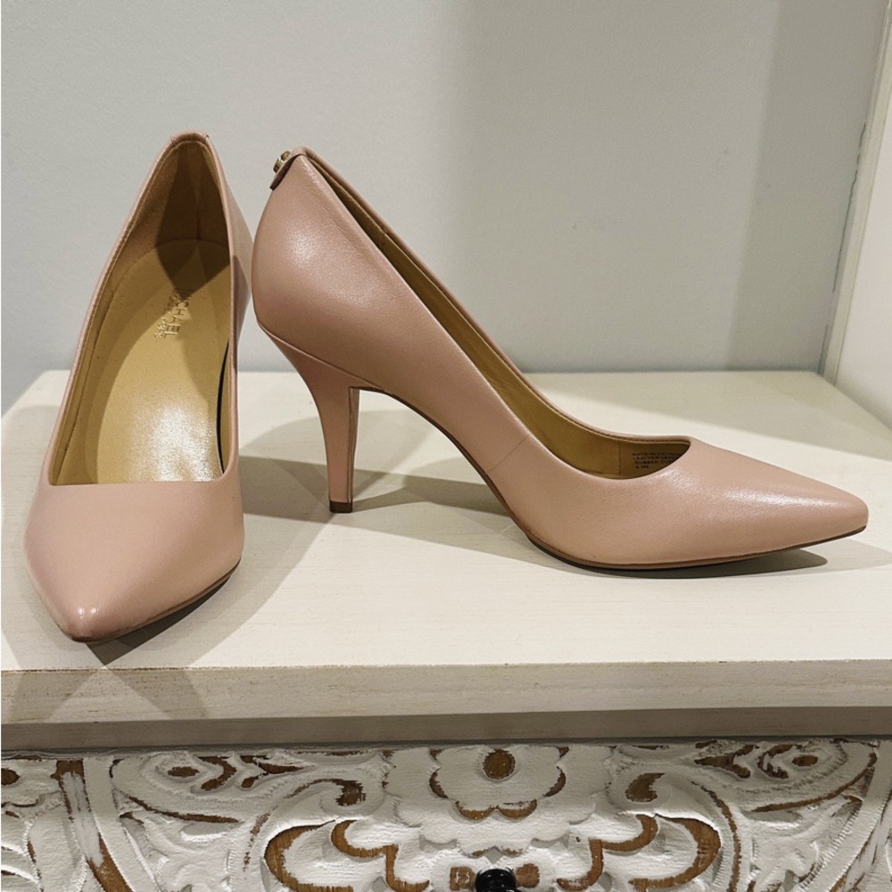 Michael Kors Classic Nude Pumps
